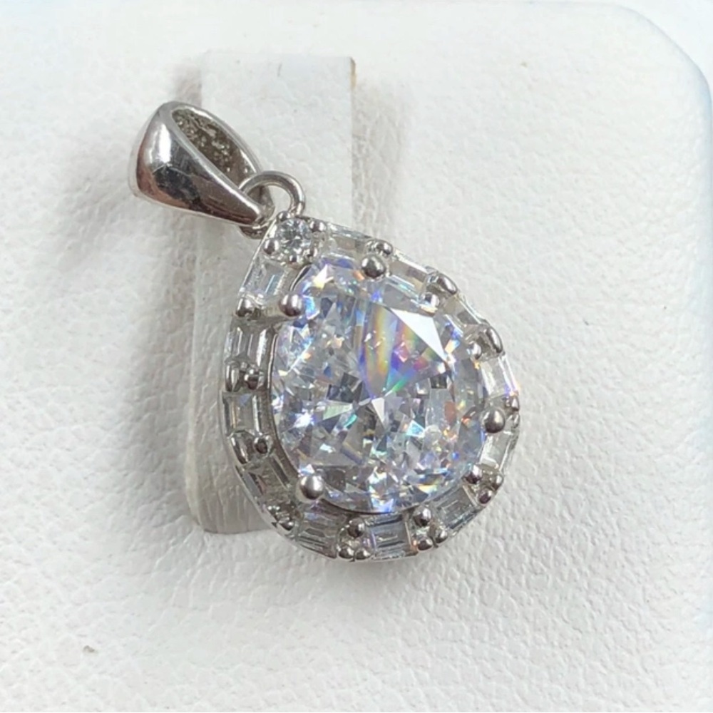 💎 15.65CTW Sparkling Halo Pear CZ Pendant – 925 Silver 💎